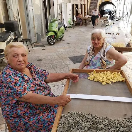 Comfort As Usual Μπάρι