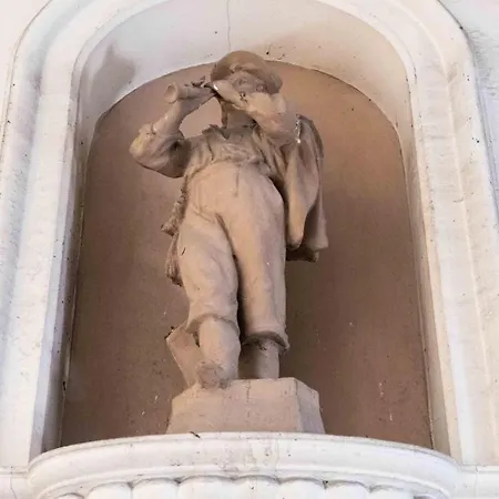 Comfort As Usual Μπάρι