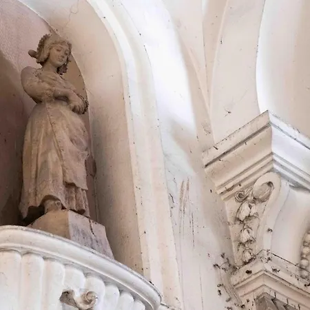 Comfort As Usual Μπάρι