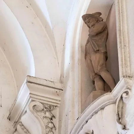 아파트 Comfort As Usual